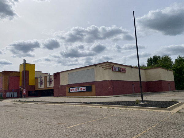 Lansing Mall Cinema - May 22 2022 (newer photo)